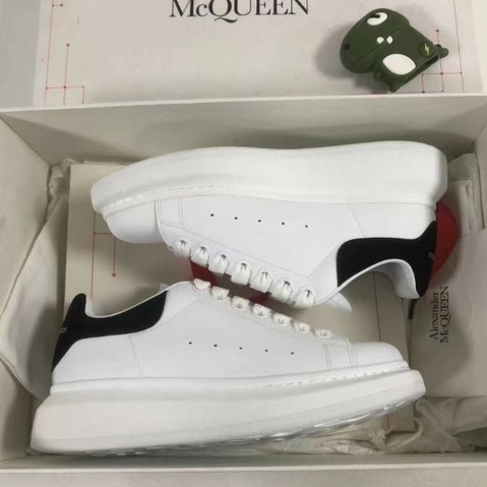 ⭐Alexander McQueen Oversized Ivory Black⭐